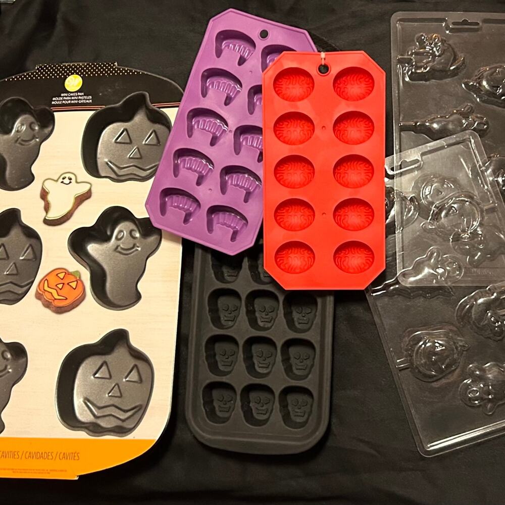 Wilton Halloween Baking Molds Lot New And Used